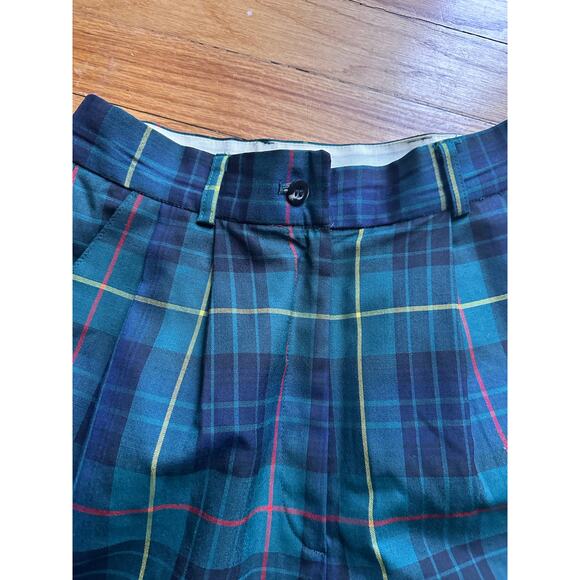 Folkner Green Plaid Pleated Cuffed Shorts – Classic Style - Picture 5 of 7